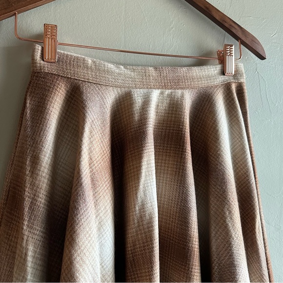 Vivian of Holloway plaid wool circle skirt - Picture 3 of 12